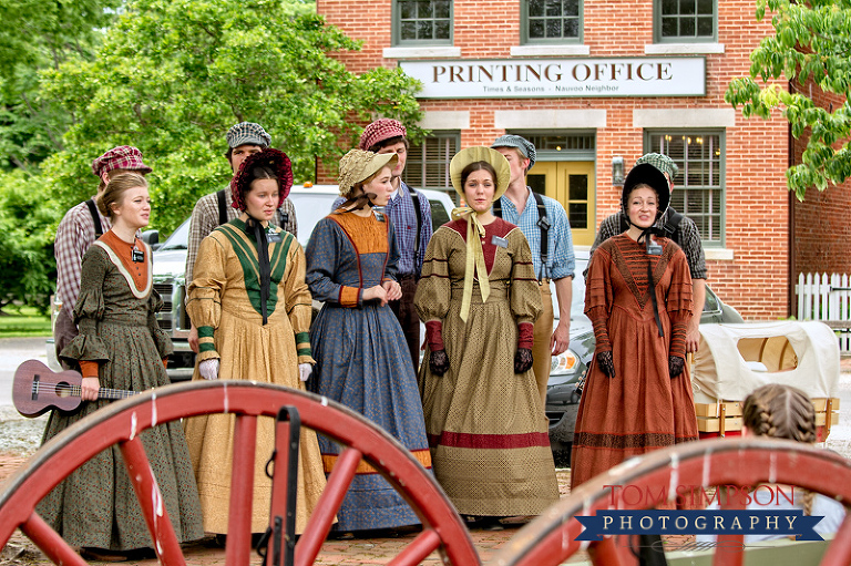 young performing missionaries in nauvoo singing photos by tom simpson photography