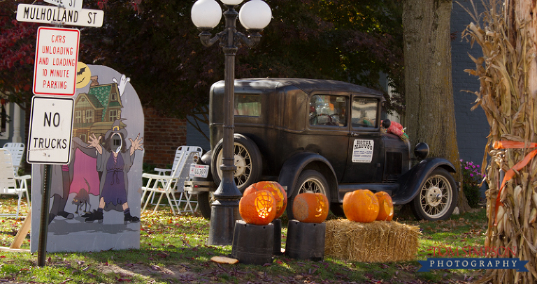 hotel nauvoo pumpkin walk decorations