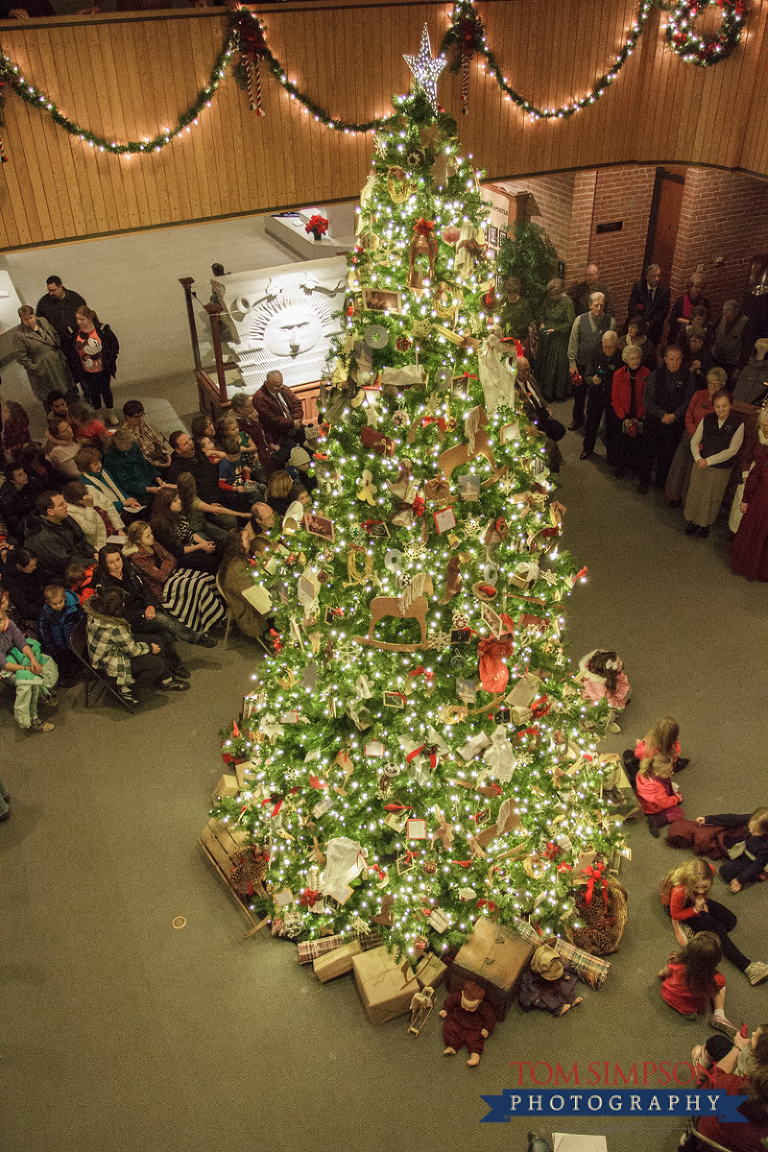 historic nauvoo christmas walk photos by tom simpson nauvoo lds photographer