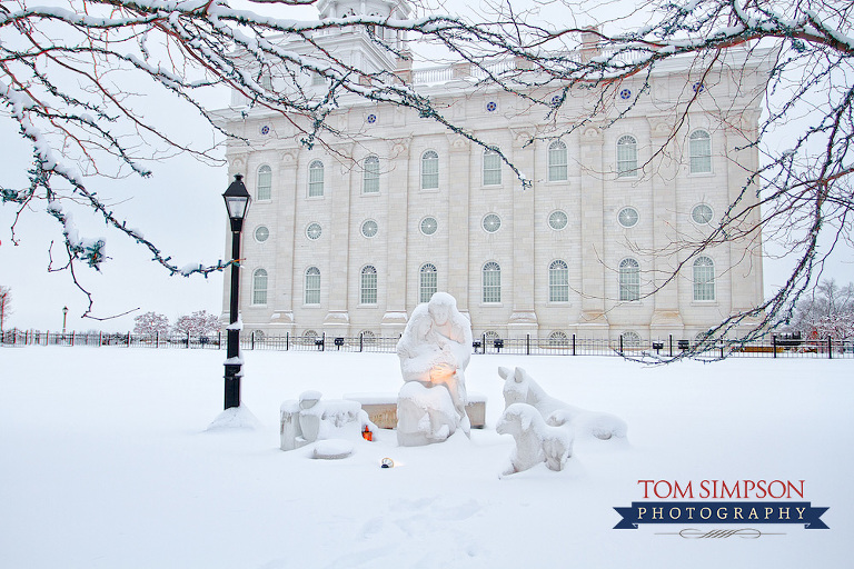 nauvoo temple christmas snow